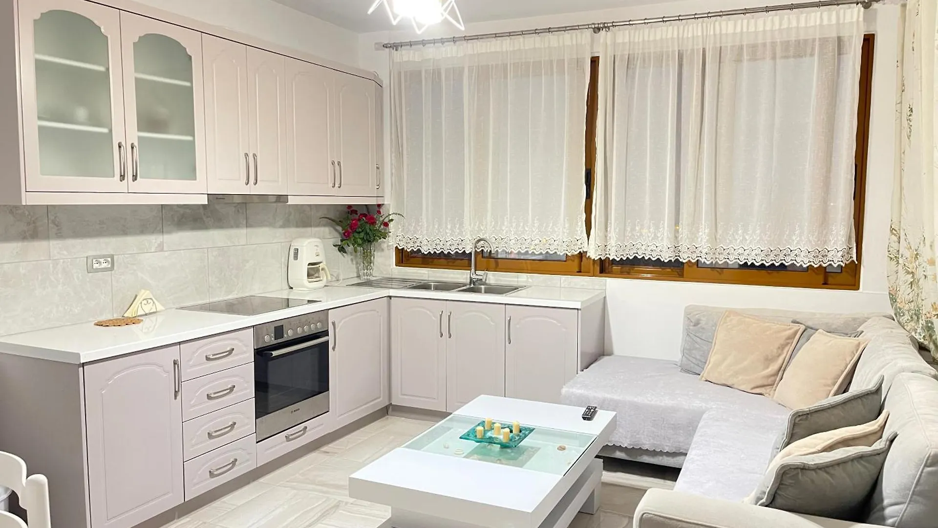 Paro'S Apartment Saranda