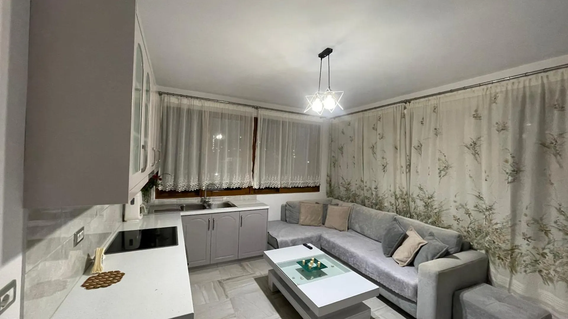 Paro'S Apartment Saranda